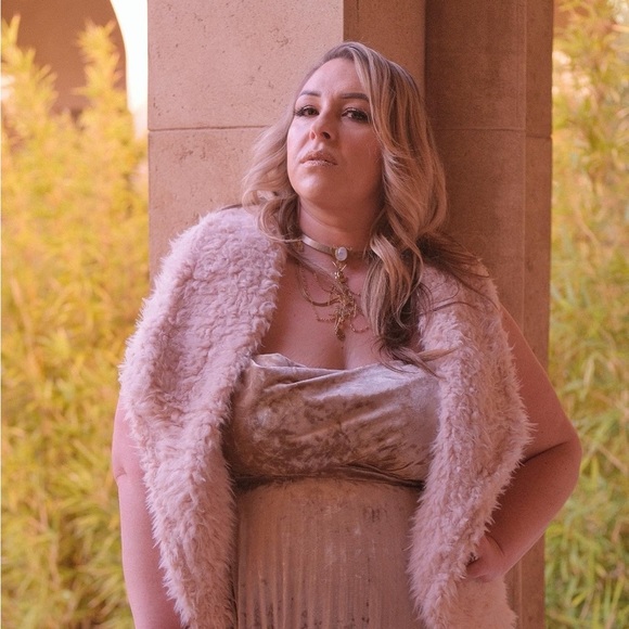 Meet your Posher, Shera - Picture 2 of 15